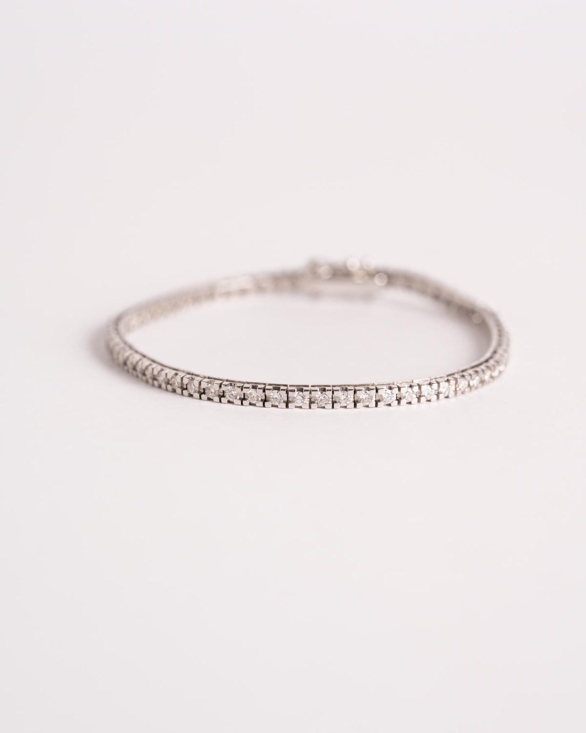 Bracciale tennis in oro bianco 18 carati con diamanti, 19 cm